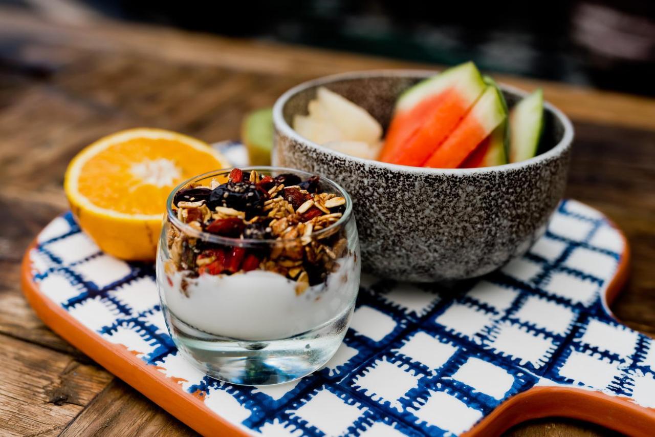 138 Liberdade Hotel ลิสบอน ภายนอก รูปภาพ Fruit and granola