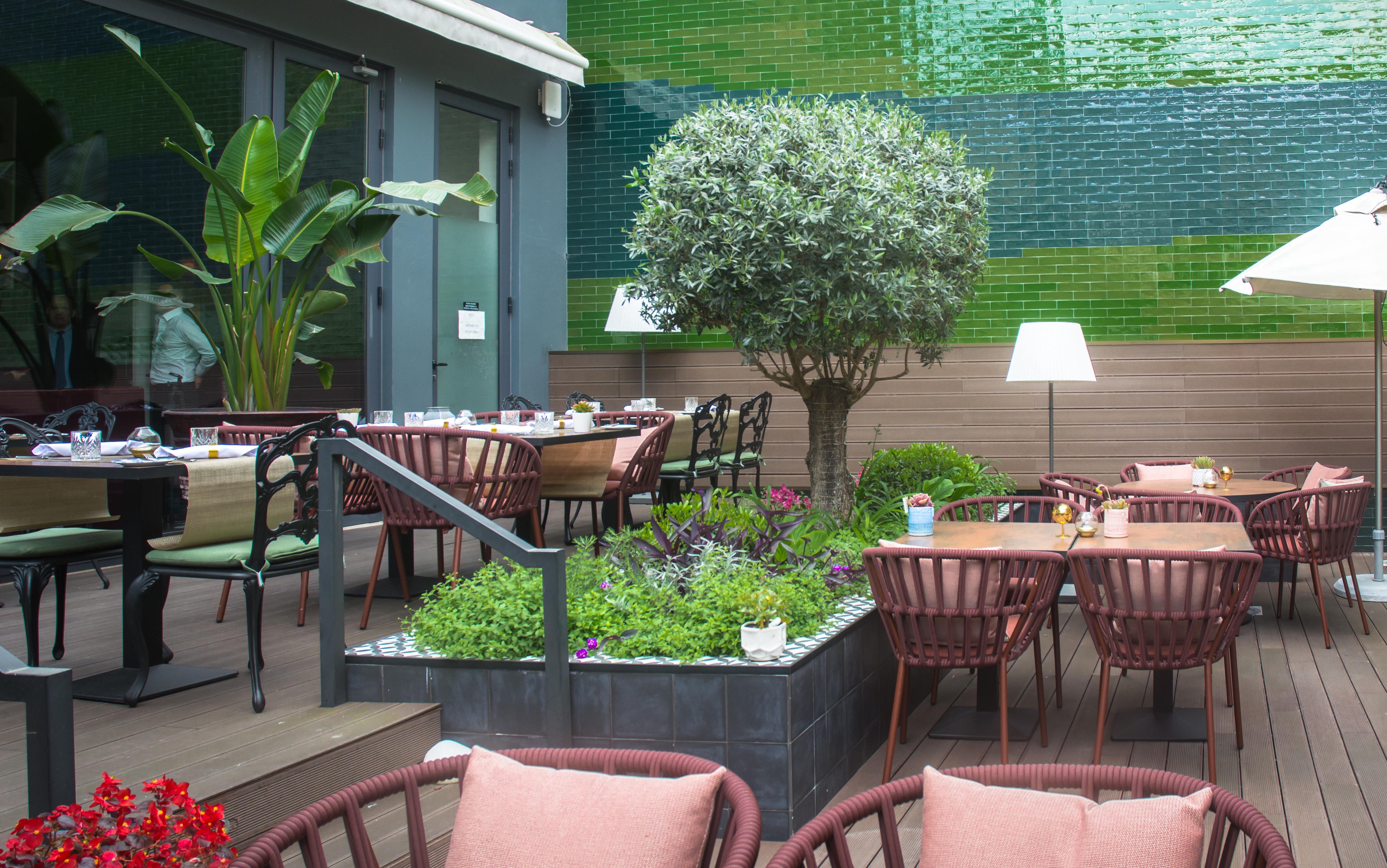 138 Liberdade Hotel ลิสบอน ภายนอก รูปภาพ The terrace at the restaurant